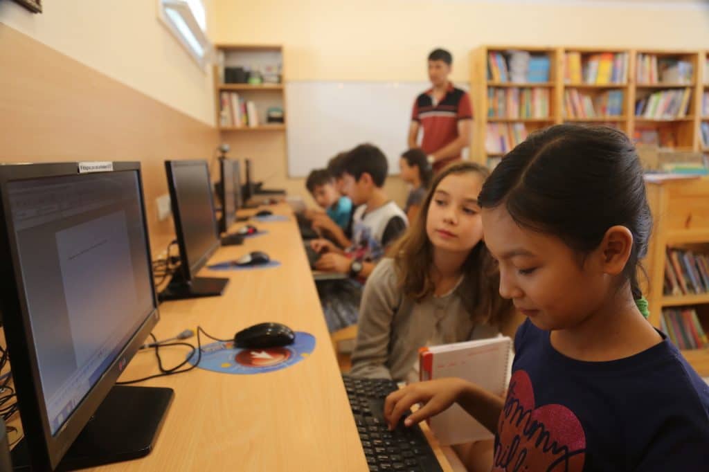 School Library Lycée Français De Tachkent 0184